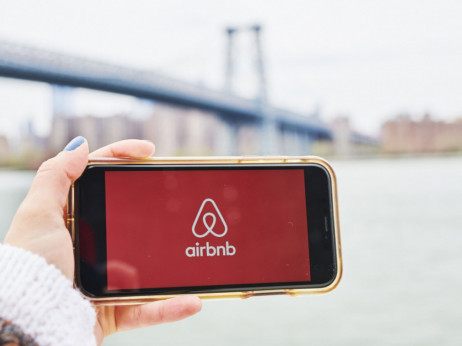 Airbnb otpustio 30 odsto radnika iz sektora za zapošljavanje