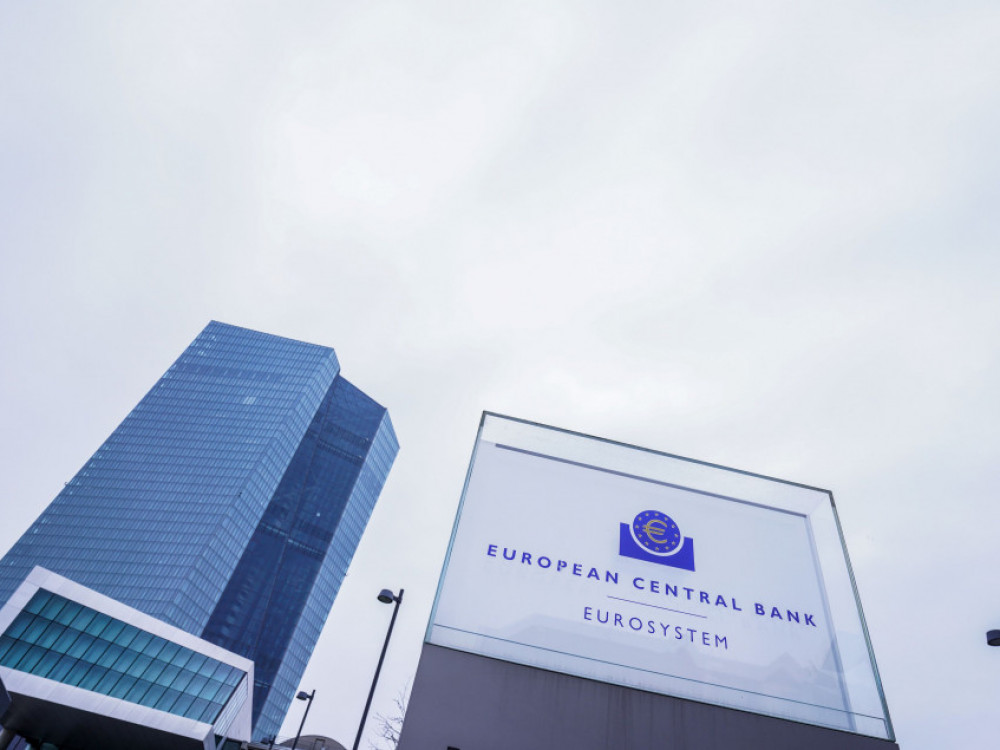 ECB će pre početka kvantitativnog zatezanja dva puta podići stope