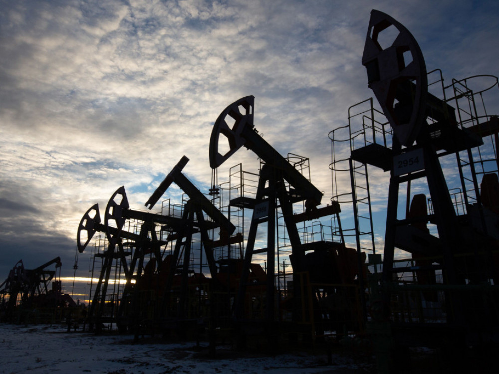 Mešoviti podaci o zalihama cenu nafte ostavili nepromenjenom