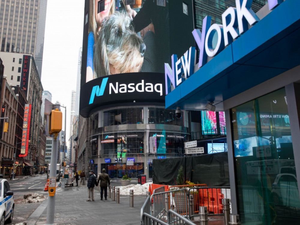 Zatezanje monetarne politike nastavlja da boji akcije u crveno