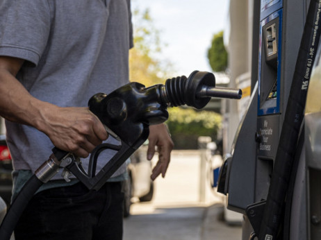 Niže cene nafte ne znače ništa na srpskim pumpama