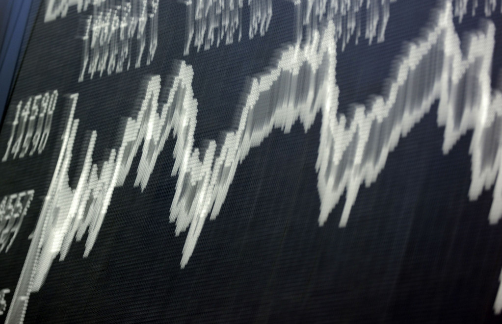 Akcije u Evropi većinski pale u iščekivanju daljeg zatezanja ECB