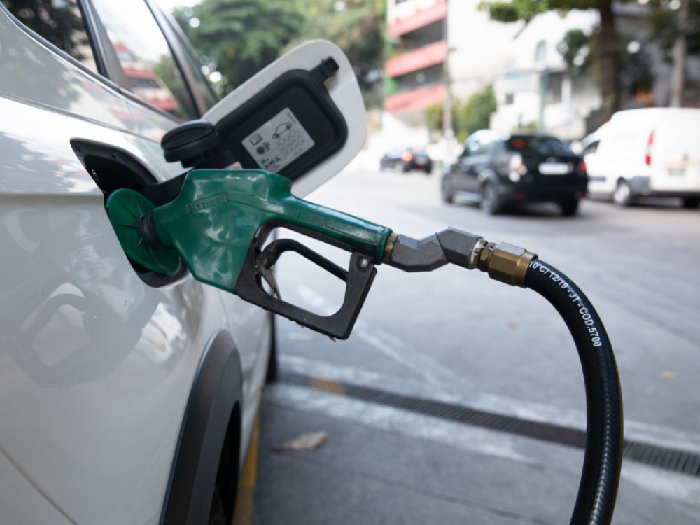 Novo pojeftinjenje benzina, dizelu cena ista