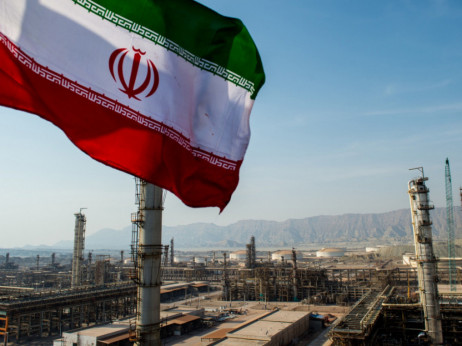 Израел му одговори на Иран, златото и нафтата скокнаа