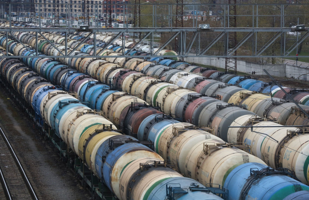 OPEC+ ostavlja na snazi ograničenja proizvodnje, ali će ih postepeno ukidati