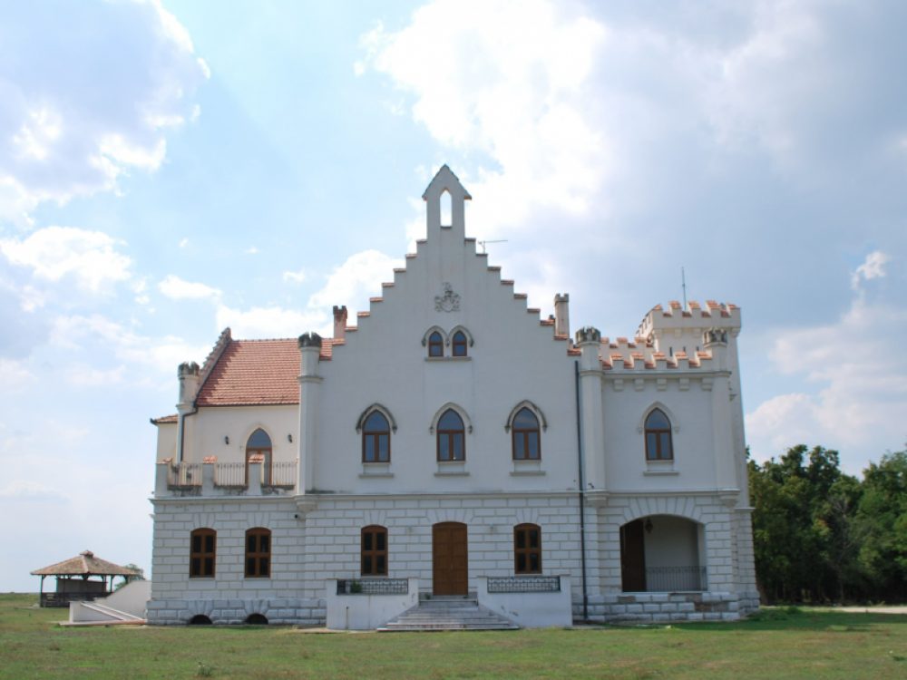 Krajnje je vreme da se stvarno obnove dvorci u Srbiji
