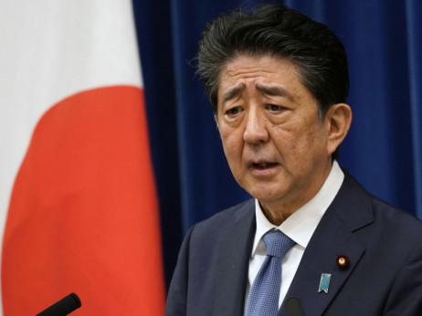 Bivši japanski premijer preminuo posle atentata