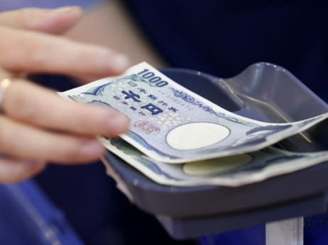 Jača prodaja jena, japanska politika dobila javnu podršku
