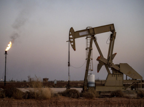Raste cena sirove nafte, dok trgovci odmeravaju potražnju