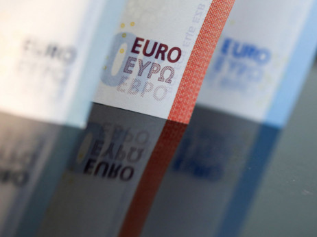 Strah od loših prognoza oborio evro, čeka se nova psihološka granica