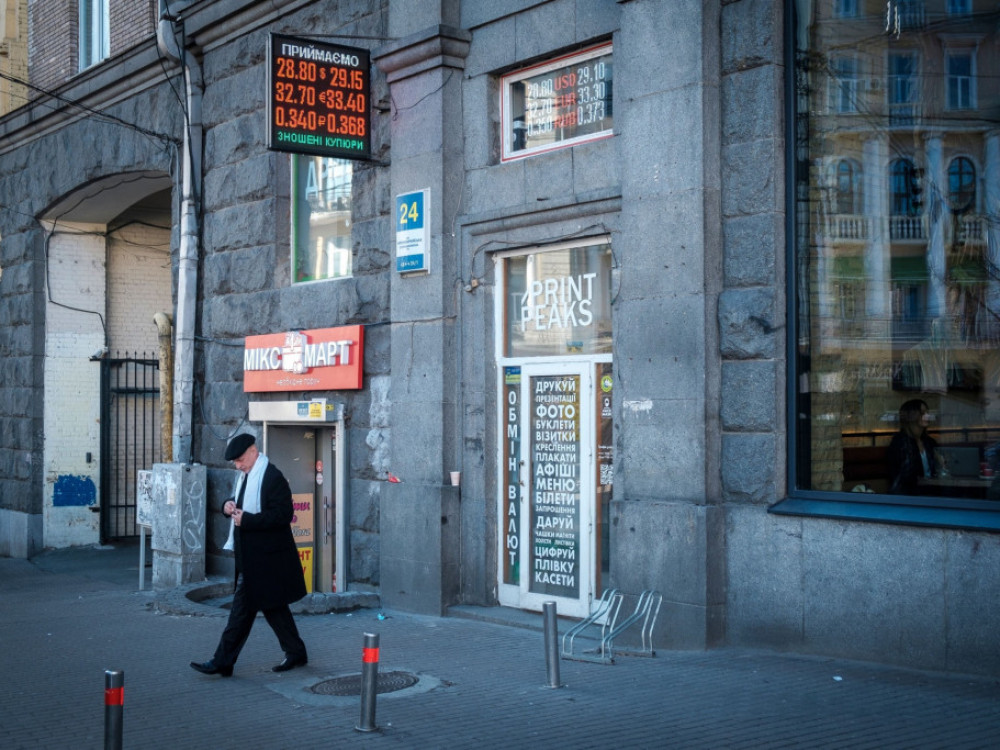 Ukrajina devalvira grivnu kako bi zaštitila devizne rezerve