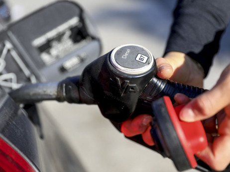 Cene goriva u Srbiji: Benzin jeftiniji dva dinara, dizelu cena ista