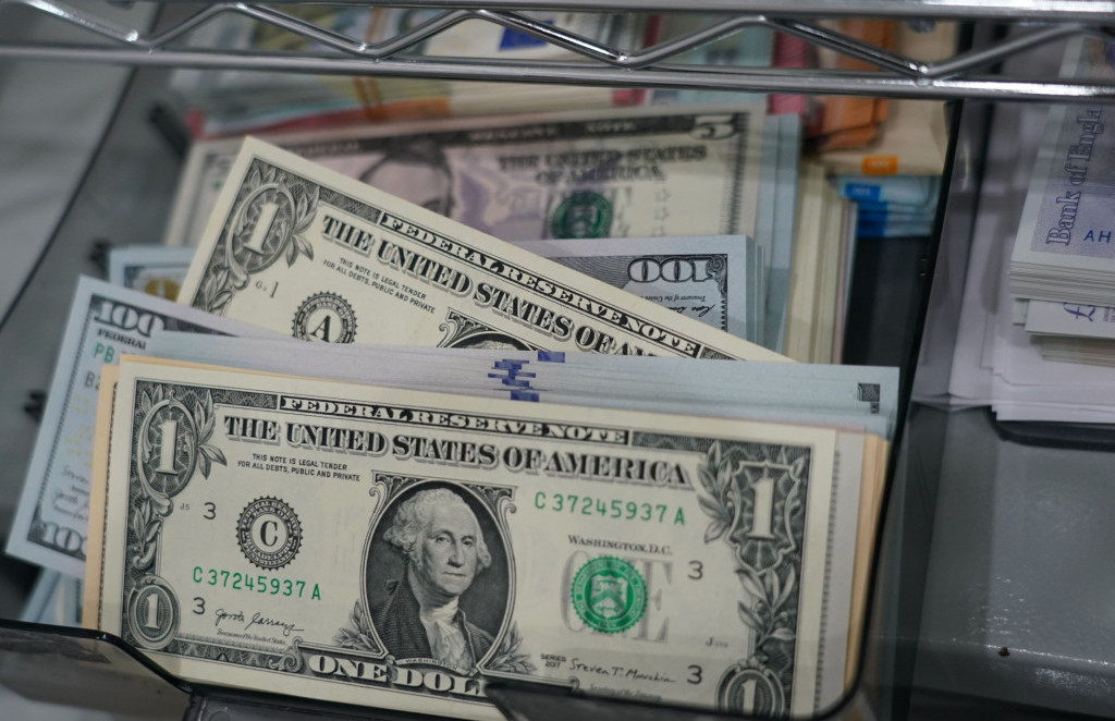 Srbija prodala obveznice za 1,75 milijardi dolara