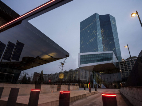 ECB će ove godine naplatiti 885 milijardi evra jeftinih zajmova
