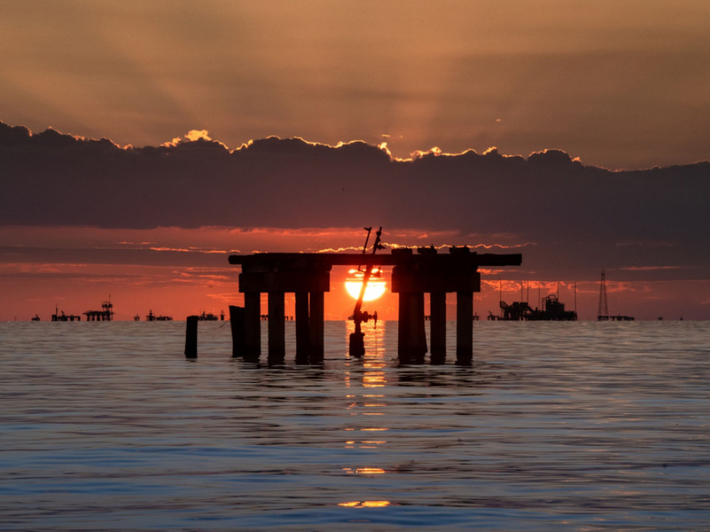 Skok cene nafte nakon signala da bi OPEC mogao smanjiti proizvodnju