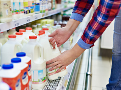 Vlada dozvolila novo poskupljenje mleka i šećera