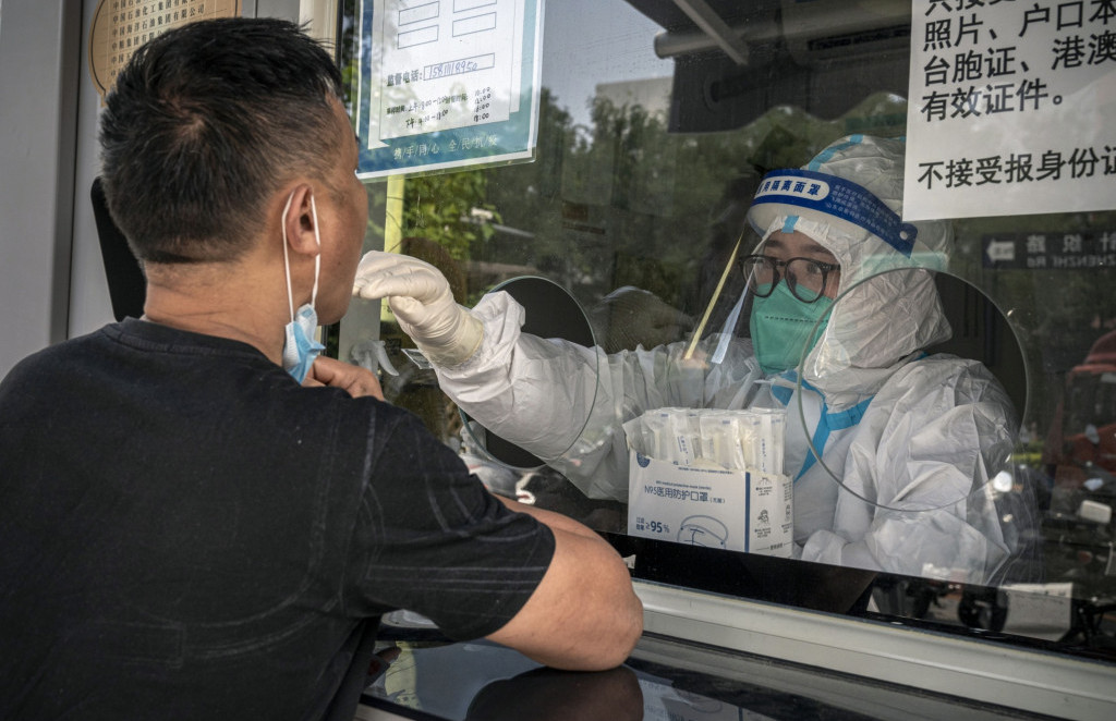 Širenje kovida u Kini se nastavlja nakon zatvaranja velikog grada
