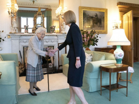 Lekari kraljice Elizabeth II zabrinuti za njeno zdravlje
