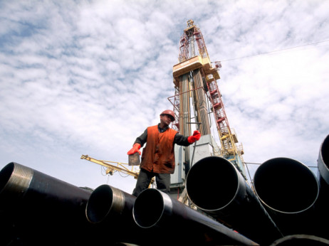 Cena nafte nastavila da raste nakon skoka za oko jedan odsto