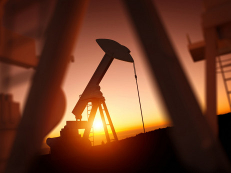 Blagi oporavak cene nafte nakon pada na najniži nivo od januara