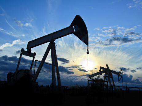 Cena nafte u blagom rastu, investitori odmeravaju potražnju nakon Feda
