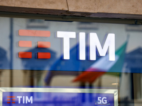 KKR dao ponudu za fiksnu mrežu Telecom Italije, akcije pale