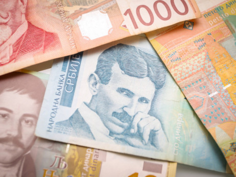 Srpske plate produbile realni pad, polovini manje od 60.000