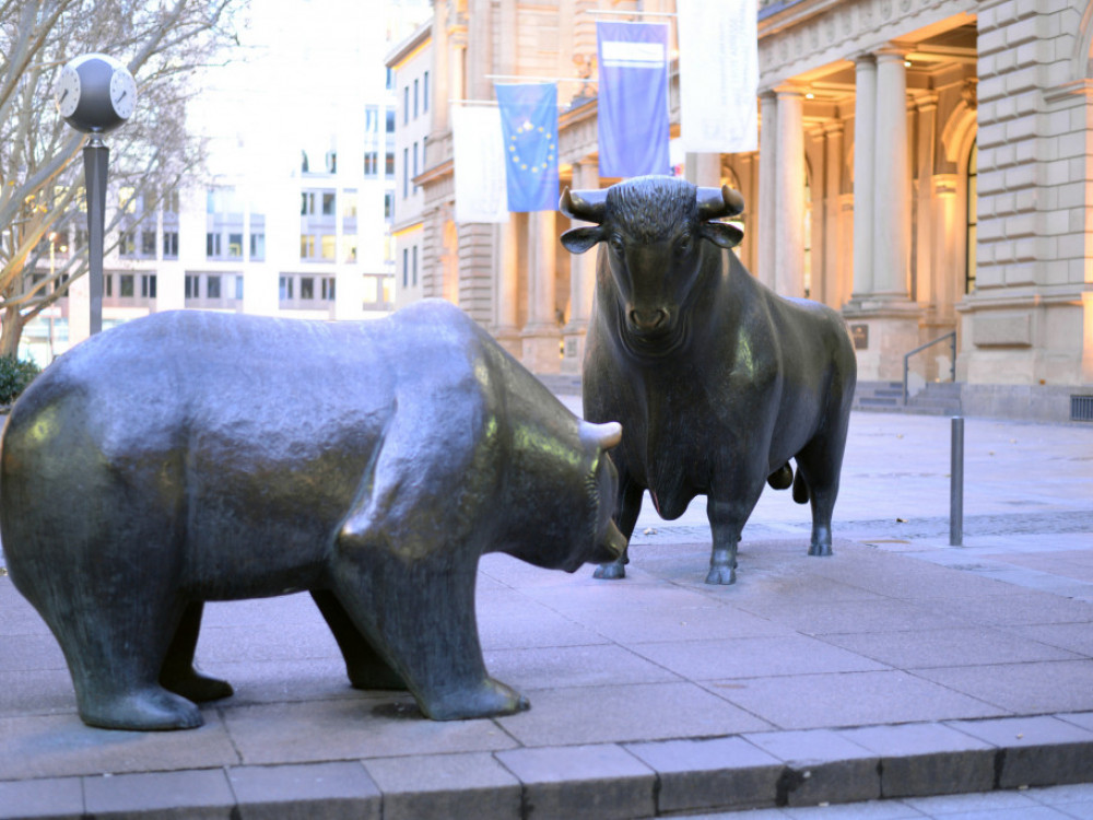 Akcije u Evropi skočile, evro jači od dolara