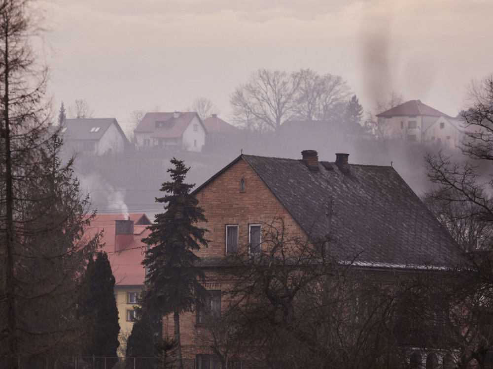 Poljaci pale smeće da bi se ugrejali