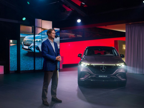 Mercedesov EQE preti Teslinom modelu Y