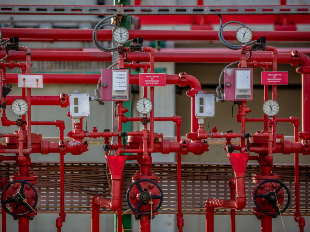 Nafta pada zbog rasta zaliha u SAD