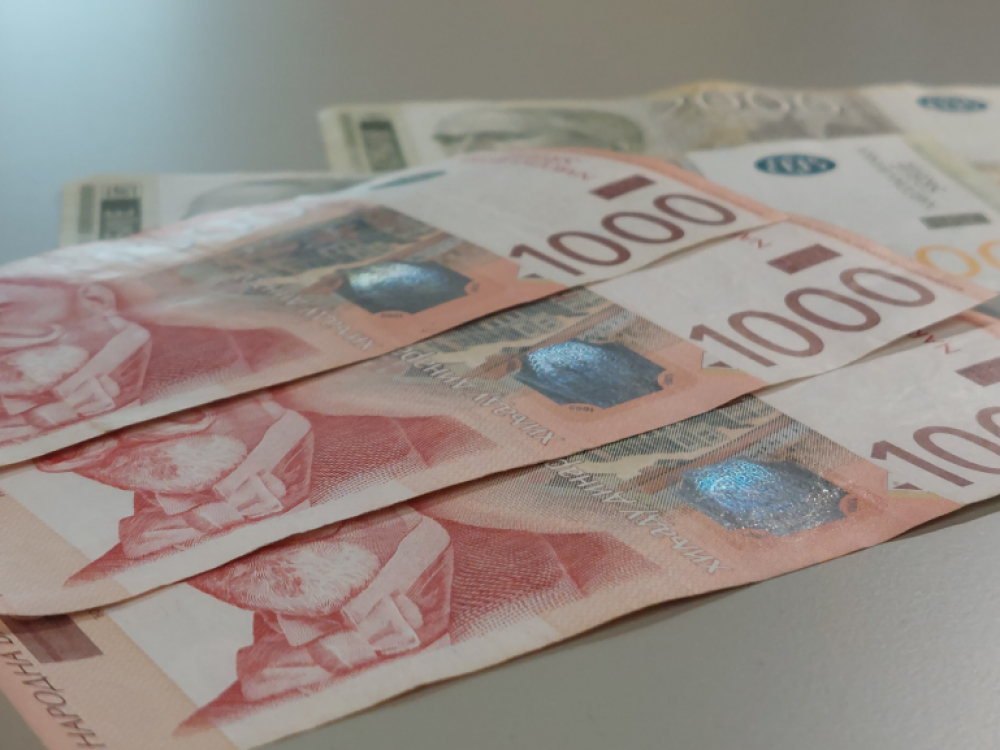 Srpska prosečna plata i dalje 'pobeđuje' inflaciju