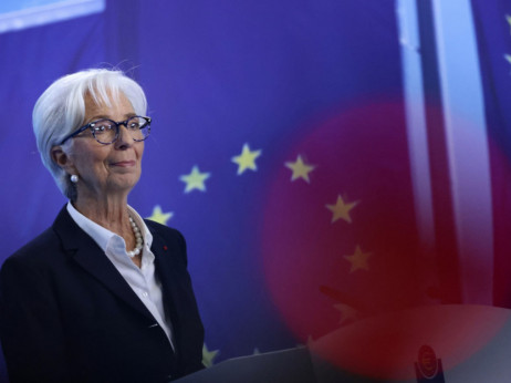 Lagarde: Povećavanje kamata dok inflacija ne bude dva odsto