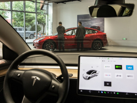 Tesla povlači na hiljade automobila u Kini zbog softvera i pojasa
