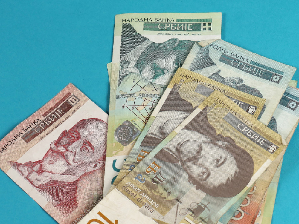 Dva sektora drže srpske plate iznad inflatornog talasa