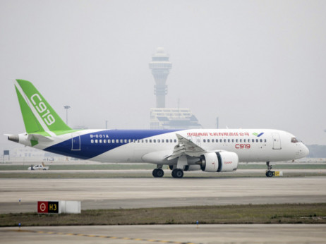 Kina isporučila prvi avion kojim se takmiči sa Airbusom i Boeingom