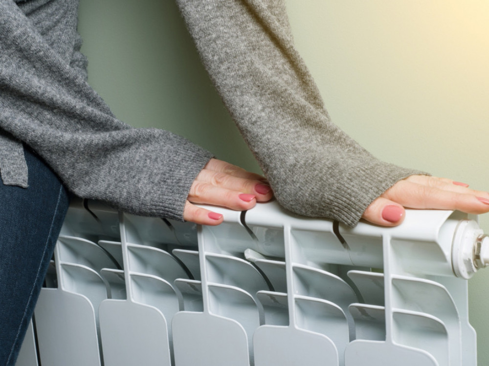 Drvo najjeftiniji energent u Srbiji, sedam toplana povećalo cenu grejanja