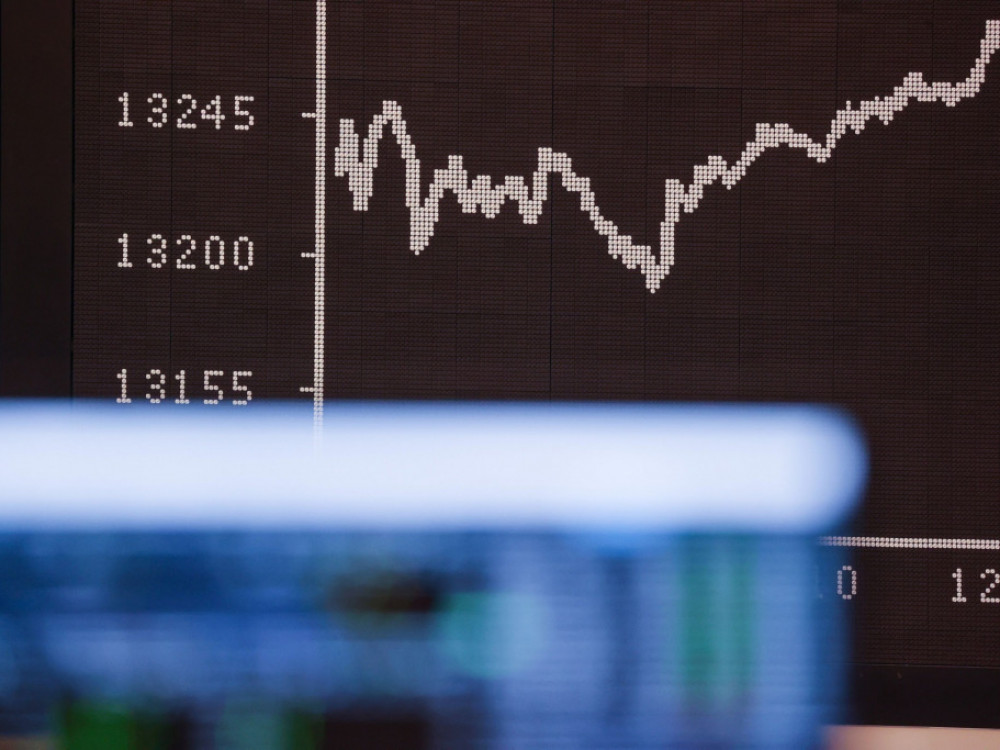 Akcije u Evropi u padu, evro i funta rastu