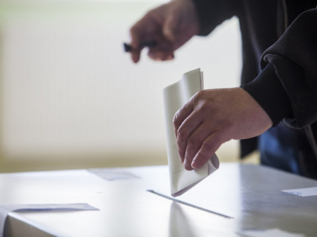 Do 16 časova na birališta izašla skoro trećina građana