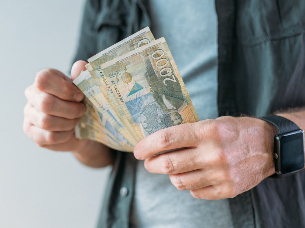 Pet stvari koje danas treba znati: Minimalna zarada, javni dug i kriptovalute