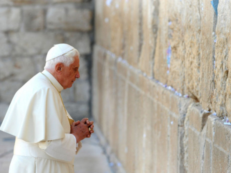 Preminuo papa Benedikt XVI