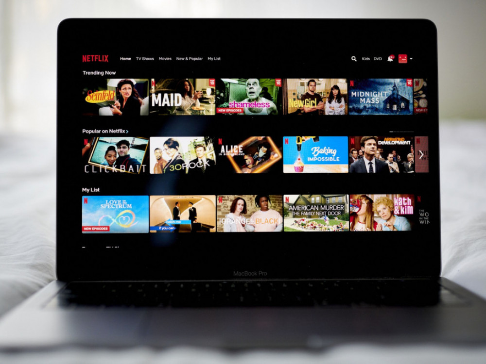 Ilegalno je deliti šifru za Netflix u Srbiji, ali ko gleda?