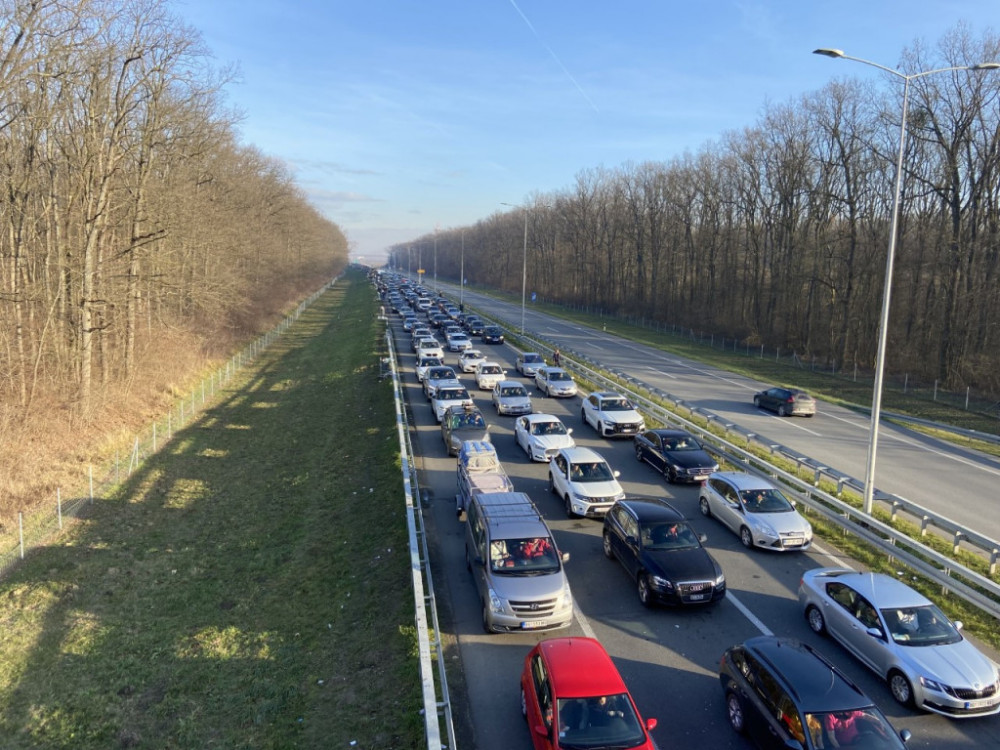 Reporter BBA na Batrovcima: Da li će pre doći veče ili granica