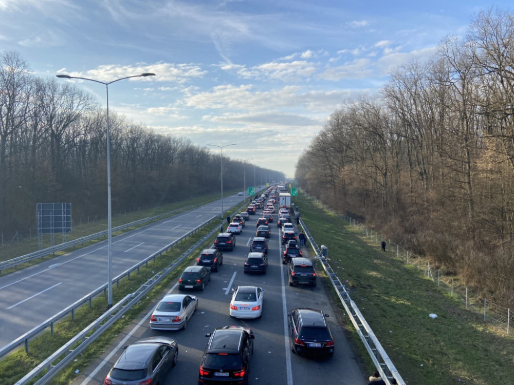 Povodom 10 sati čekanja srpska carina kaže - nemoćni smo, koče Hrvati