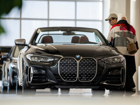 BMW ostaje na vrhu prodaje luksuznih vozila, Mercedes mu se približava