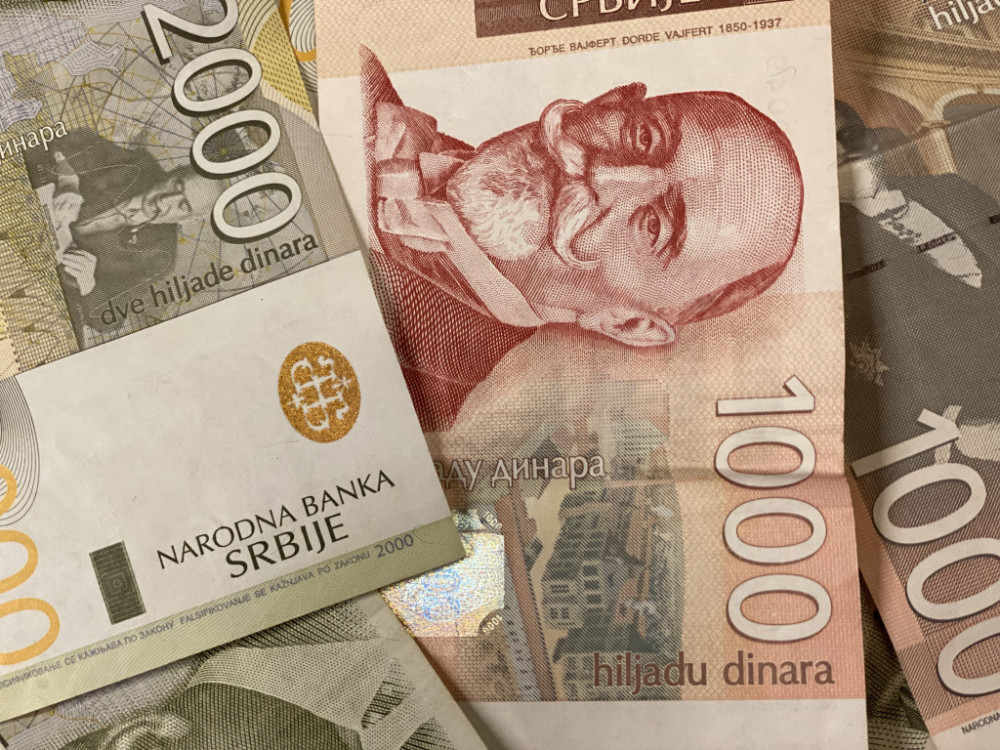 Prinos na dvogodišnji dug pao, ali je i obim prodaje prepolovljen