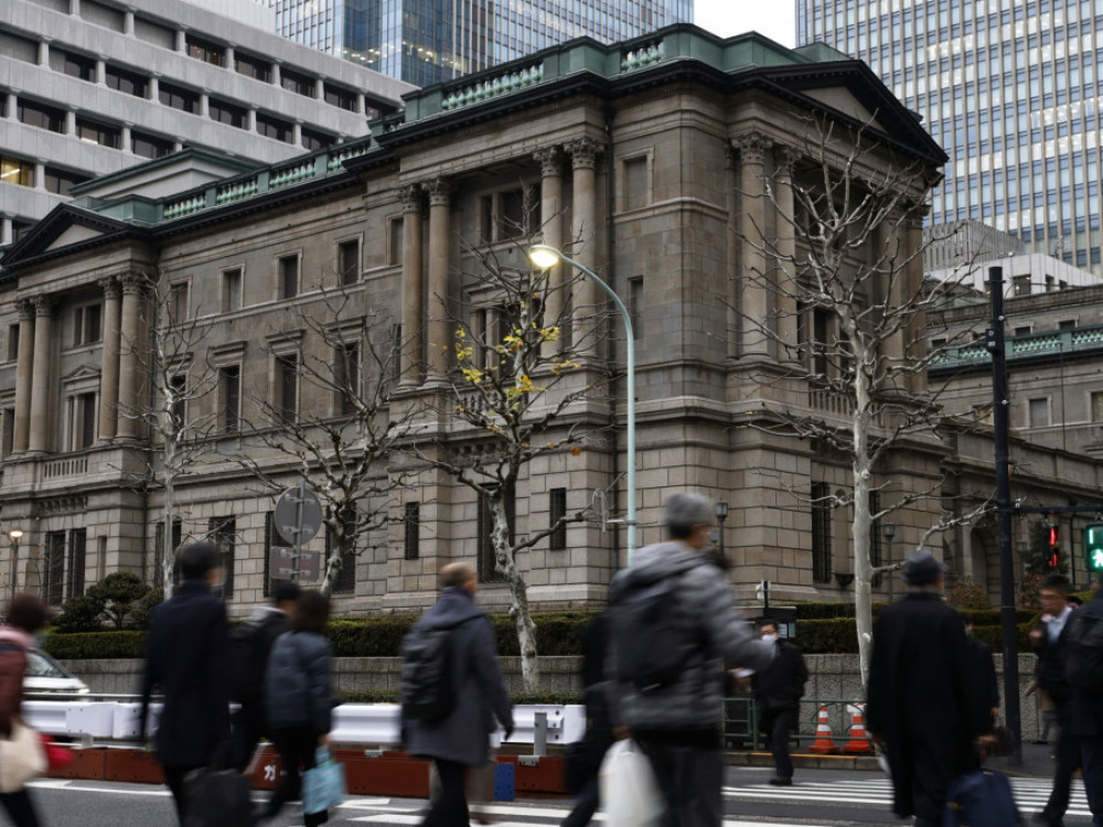 Banka Japana se i dalje drži niskih stopa, jen pao