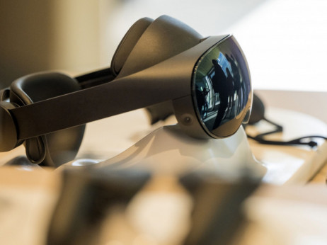 Apple odlaže naočare za proširenu stvarnost, planira jeftinije slušalice