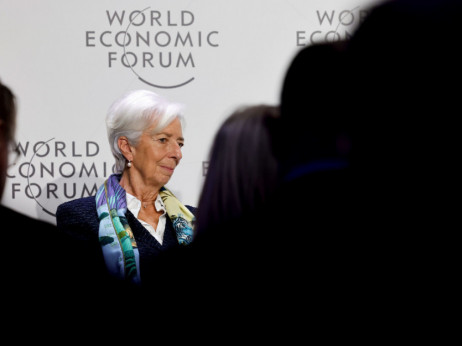 Lagarde u Davosu upozorila na još uvek previsoku inflaciju