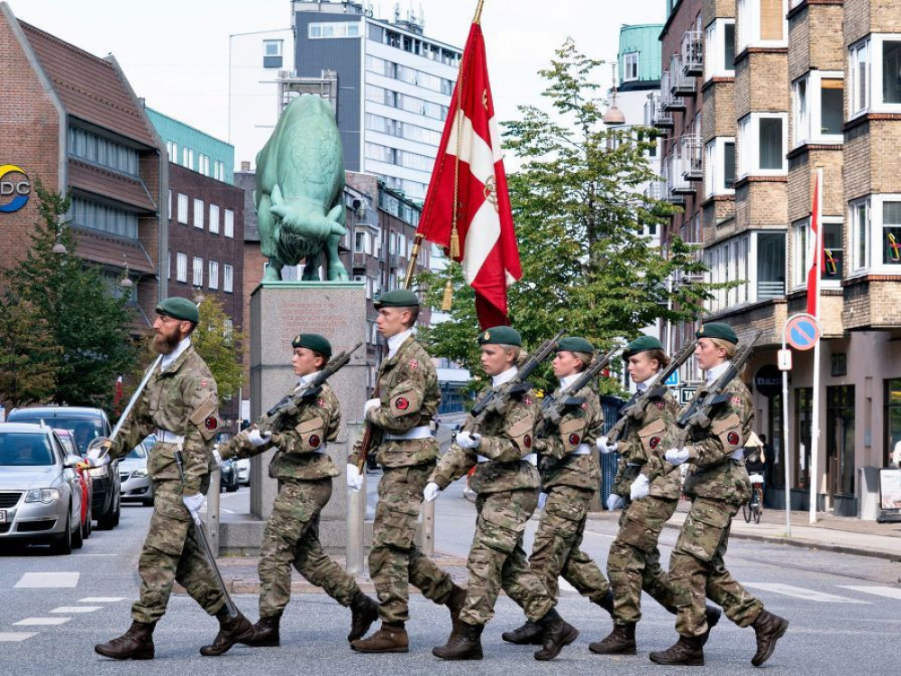 Danska predlaže obavezni vojni rok za žene
